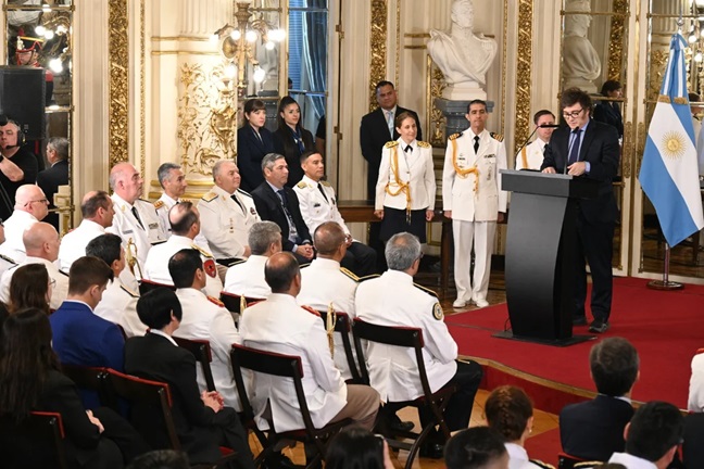 Javier Milei en el Salón Blanco.
