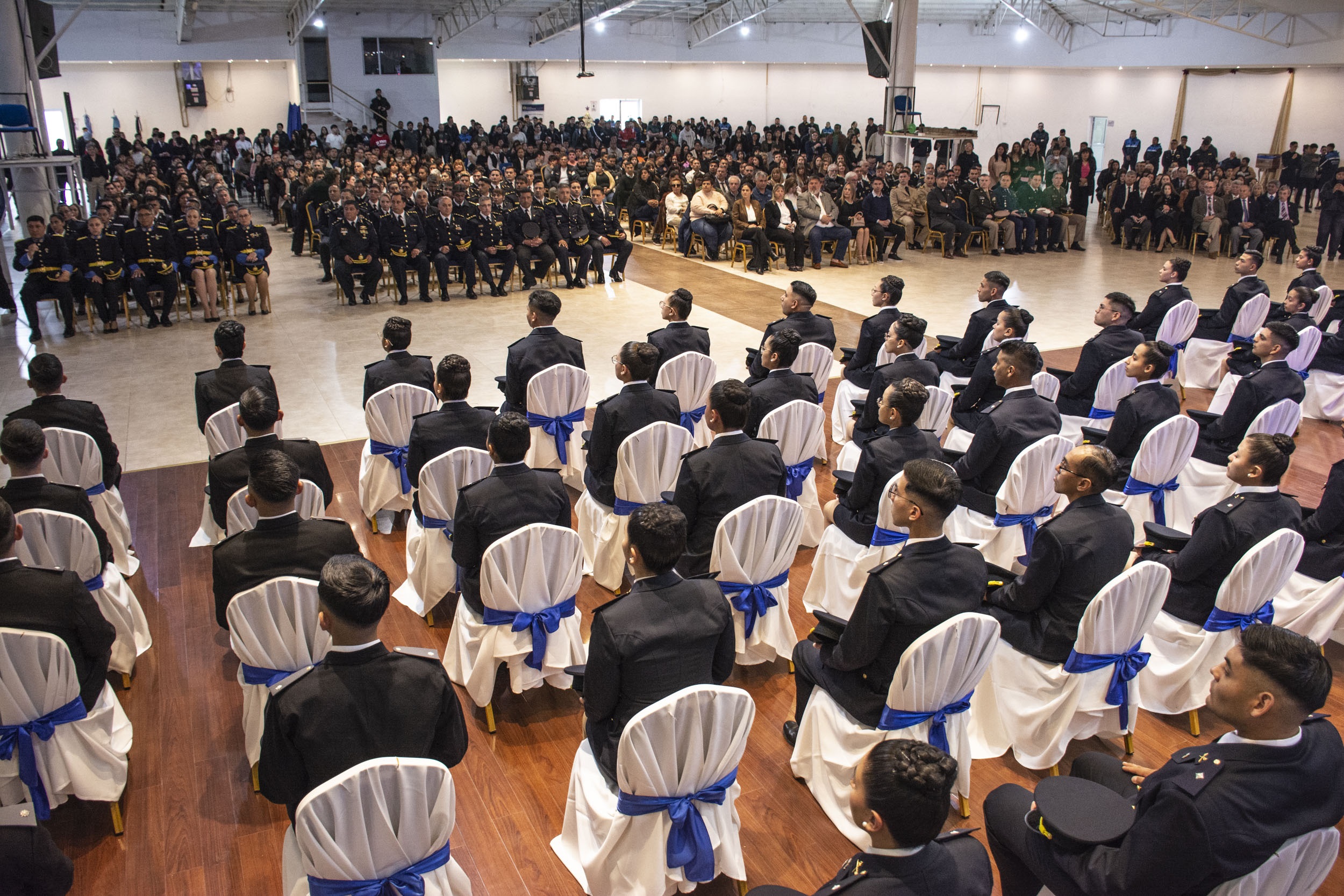 Egresó la nueva promoción de Oficiales Ayudantes y Subadjutores de la Policía de Santa Cruz