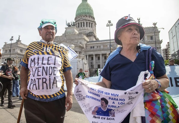 Los jubilados, una vez más en la calle.