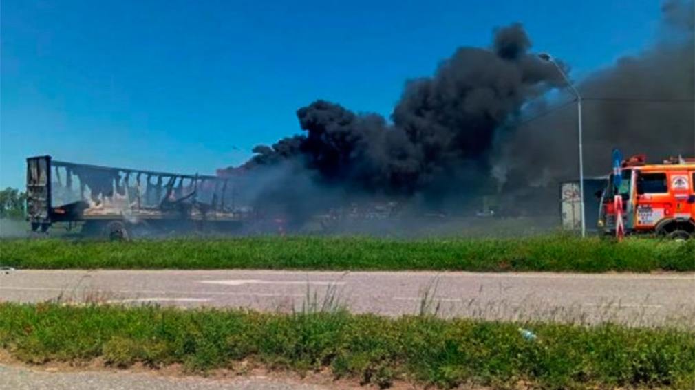 Tragedia: dos camioneros murieron tras protagonizar un choque seguido de incendio