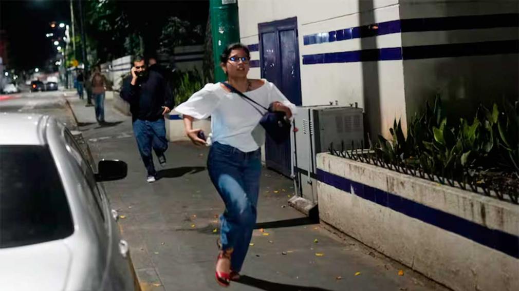 Explosiones y aviones sobrevolando Caracas elevan el miedo y la tensión en Venezuela