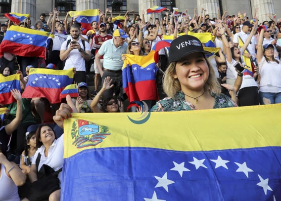 Venezolanos celebran en el Obelisco la detención de Maduro
