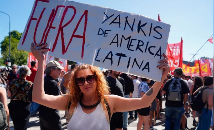 La Izquierda se moviliza a la embajada de EE. UU. tras la captura de Maduro