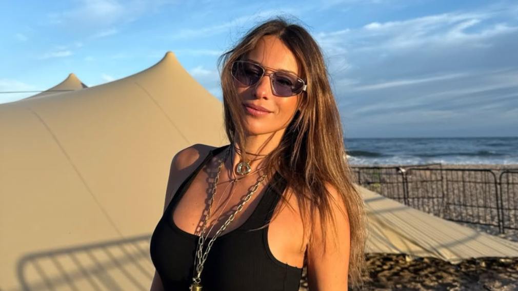 Pampita brilló en Punta del Este y se mostró a los besos con Martín Pepa