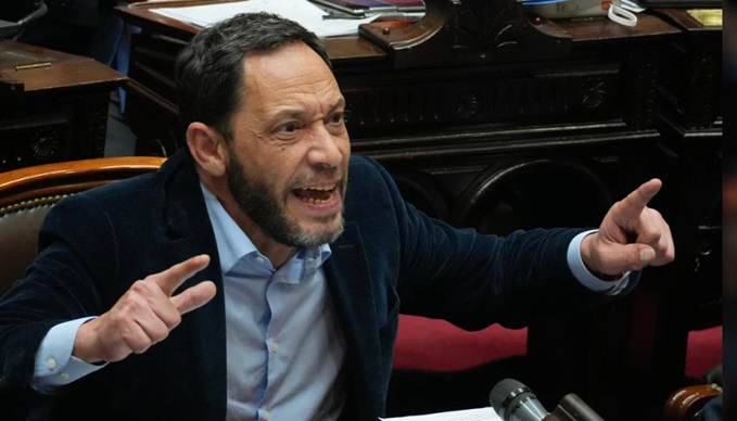 La oposición presentó un amparo contra el DNU que amplía facultades de la SIDE