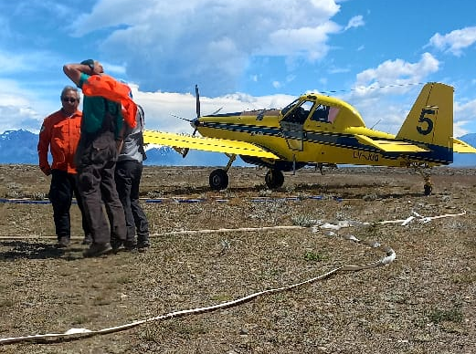 Incendio en el Parque Nacional Los Glaciares: se suma el avión hidrante al operativo