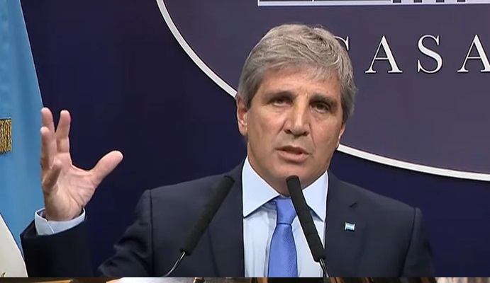 Luis Caputo ante otra operación de deuda clave.