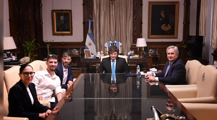 El presidente Javier Milei en la visita al Kibutz Nir Oz en Israel.