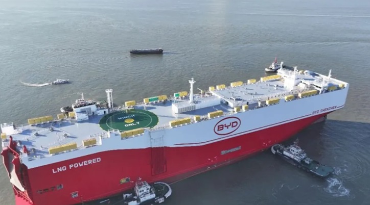 El gigante buque BYD.