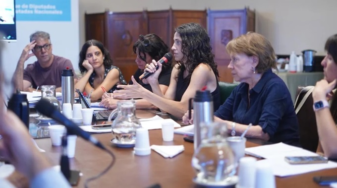 Reunión de diputados UP con familiares y colectivos.