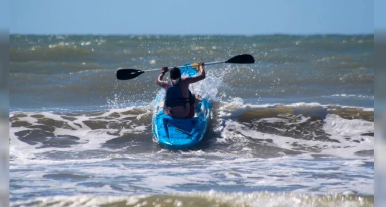 Denunciaron a un guardavidas por no rescatar a un kayakista en peligro: &ldquo;Que aprenda&rdquo;