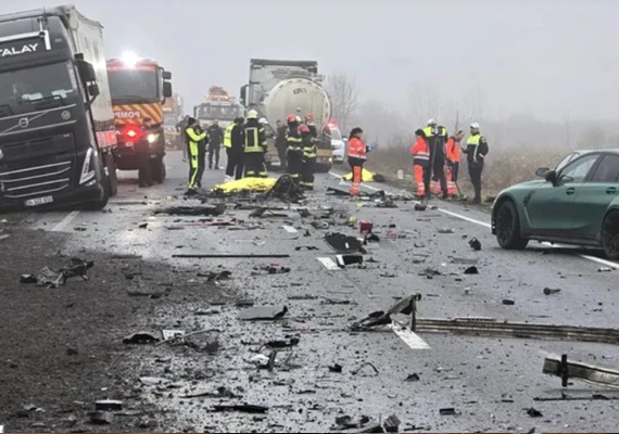 VIDEO - Impresionante choque en Rumania: siete hinchas del PAOK murieron en un impresionante choque de ruta