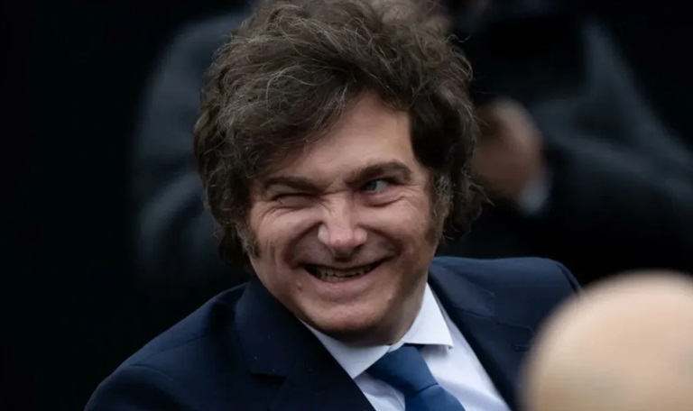 Milei logra parte del superávit fiscal licuando las jubilaciones