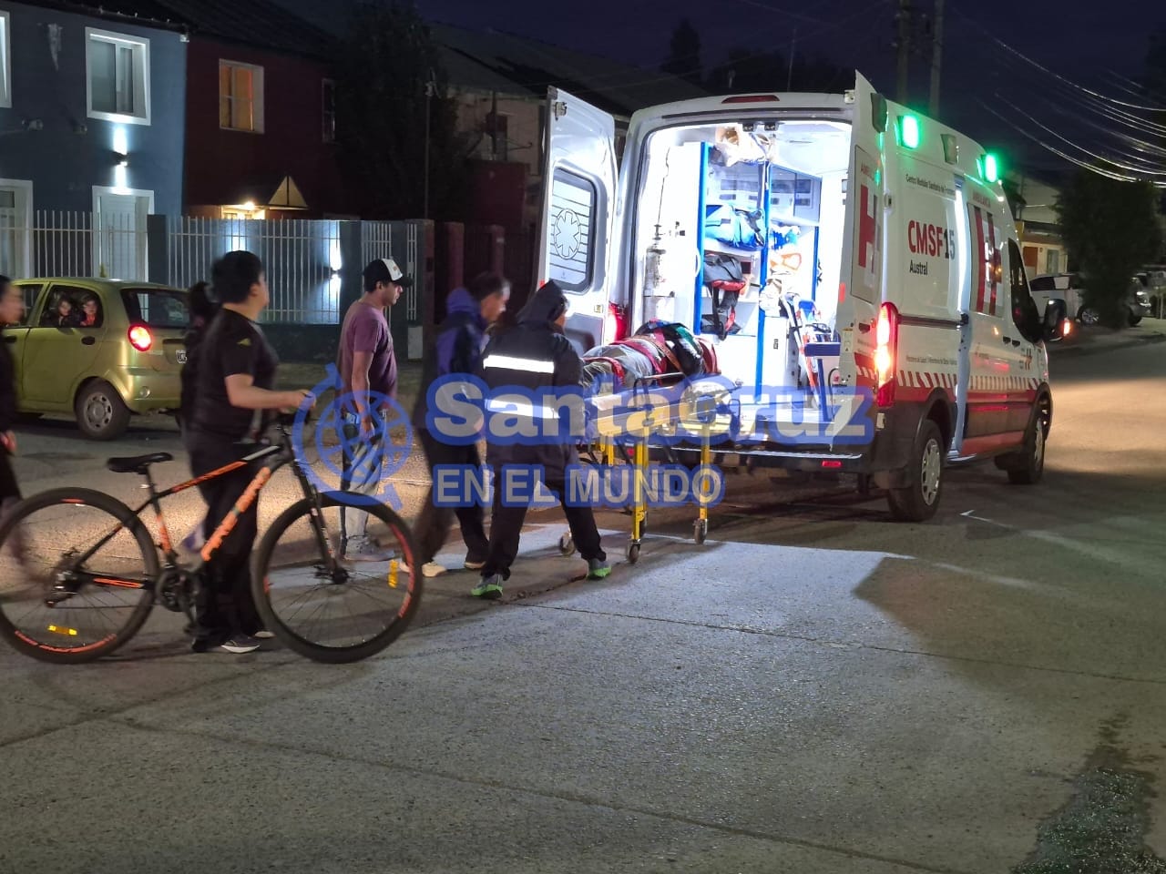 Una adolescente ciclista fue atropellada y trasladada al Hospital Regional de Río Gallegos 