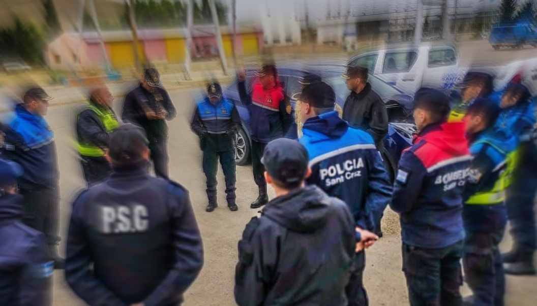 Policías autoconvocados de Santa Cruz reclaman paritarias y un salario mínimo de $3.800.000