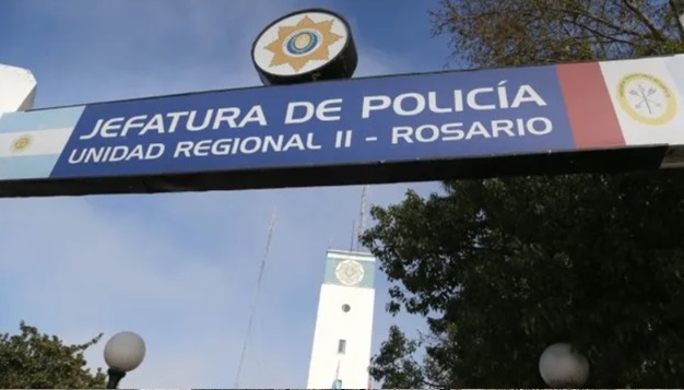 La policía reprimió a policías que se manifestaban en Rosario.
