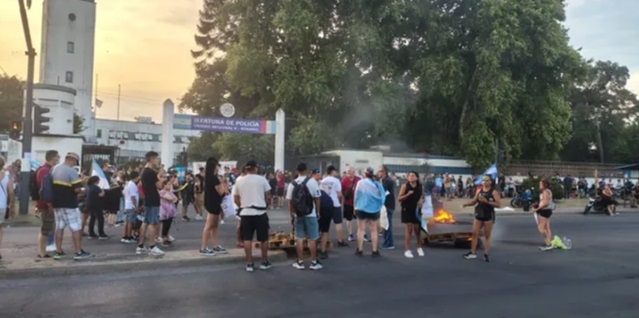 POLICÍAS EN SANTA FE
