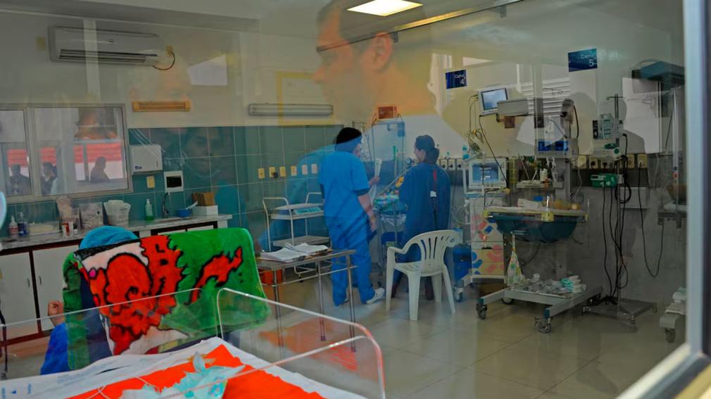 Uruguay: pidieron 45 años de cárcel para una madre que mató a una sus mellizas y dejó grave a la otra