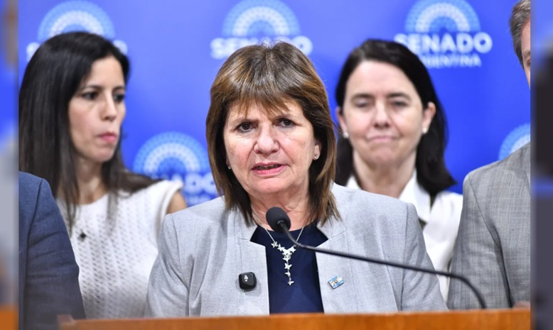 Bullrich criticó el paro del fútbol argentino.