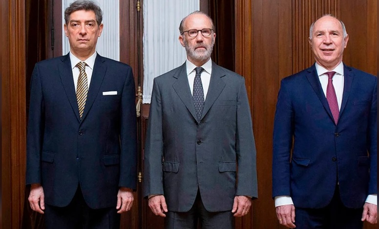 Los tres integrantes de la Corte Suprema