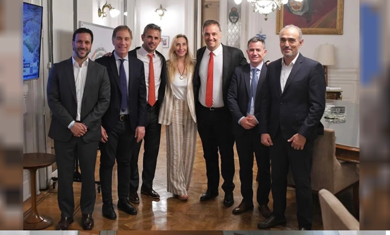 LA NUEVA MESA POLÍTICA