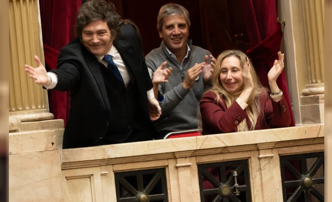 El presidente Milei en el palco central de Diputados.