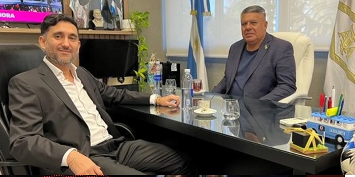 Ariel Vallejo junto a Claudio Tapia.