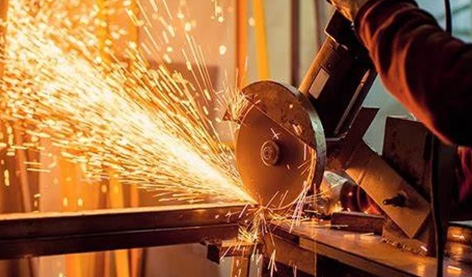 La industria habría caído en abril, según un informe de la UIA.