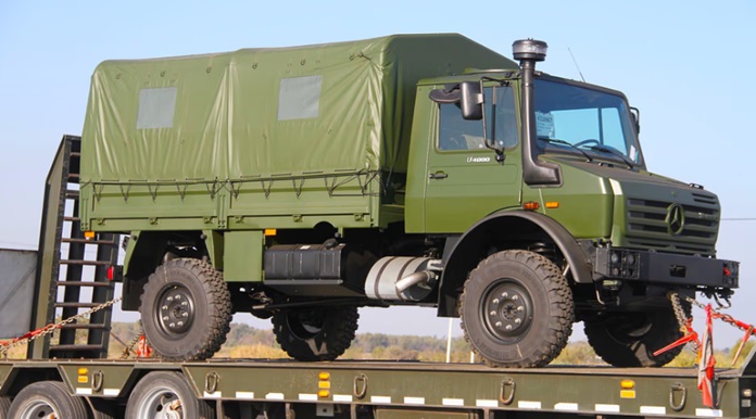 Los camiones Unimog U4000 llegaron al puerto de Zárate