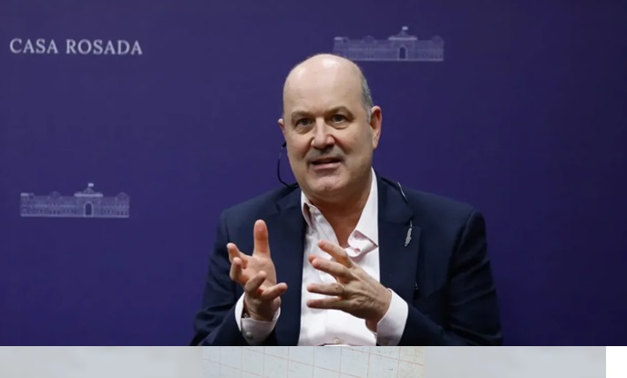 Sturzenegger busca continuar con recortes en el Estado.