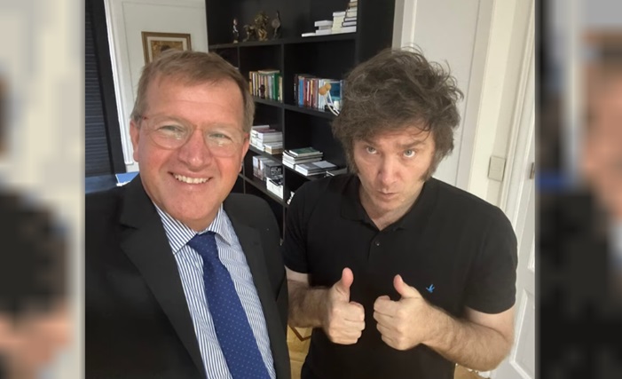 Eduardo Serenellini junto al presidente Javier Milei.