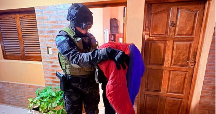 Uno de los detenidos es un ex policía que fue exonerado en 2015.