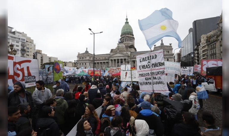 ORGANIZACIONES CONCENTRADAS FRENTE AL CONGRESO