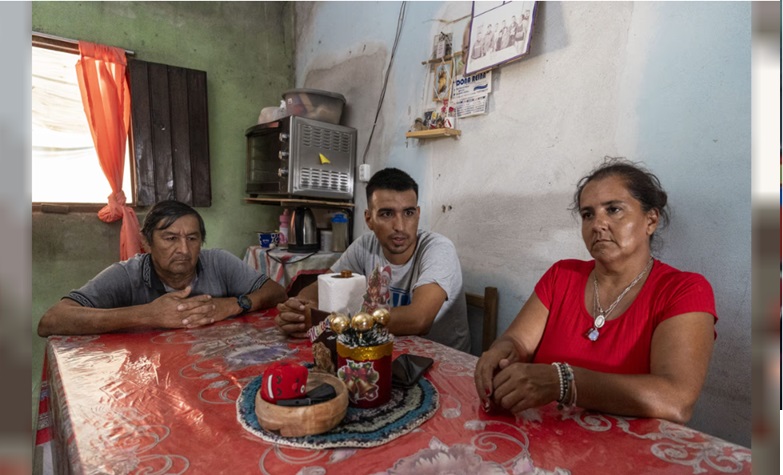 La familia de Loan espera