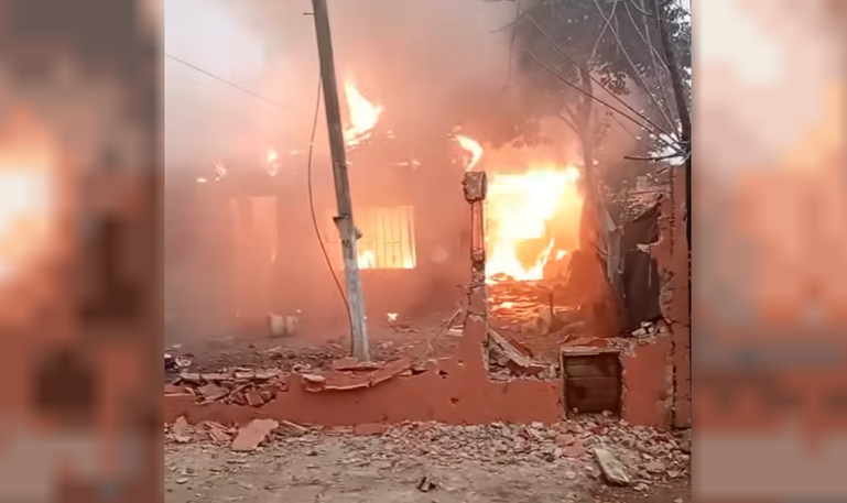 Kiosco narco incendiado por vecinos.