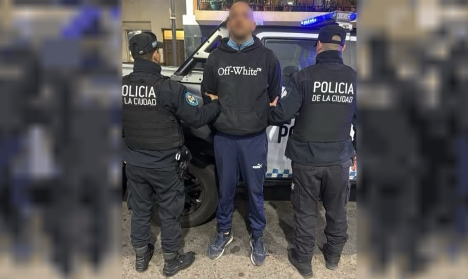 Detuvieron a un hombre que atacó a cuchillazos a dos clientes