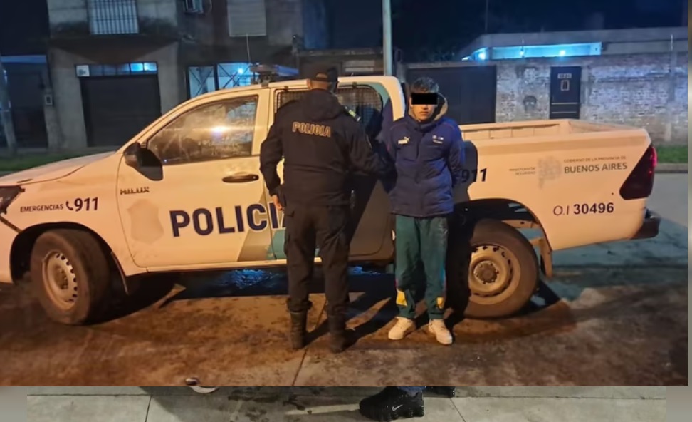 Uno de los detenidos tras el tiroteo.