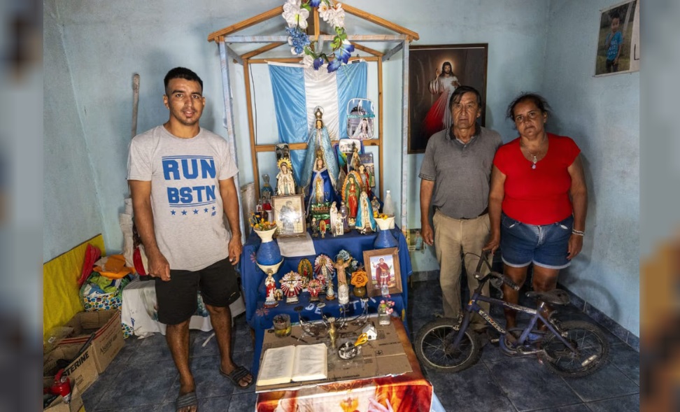 La familia de Loan durante la entrevista concedida a esta agencia.