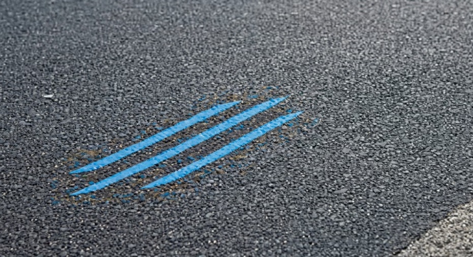 Las marcas azules que aparecieron en algunas calles de la Ciudad