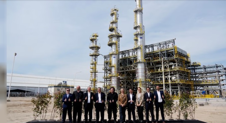 Milei recorrió la nueva planta de Compañía Mega en Bahía Blanca.