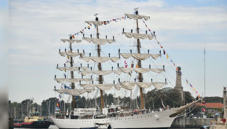La Fragata ARA Libertad arribó a Buenos Aires.