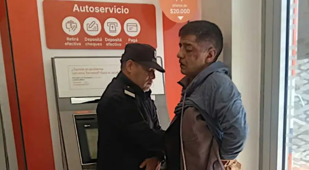 DETENIDO EN EL BANCO