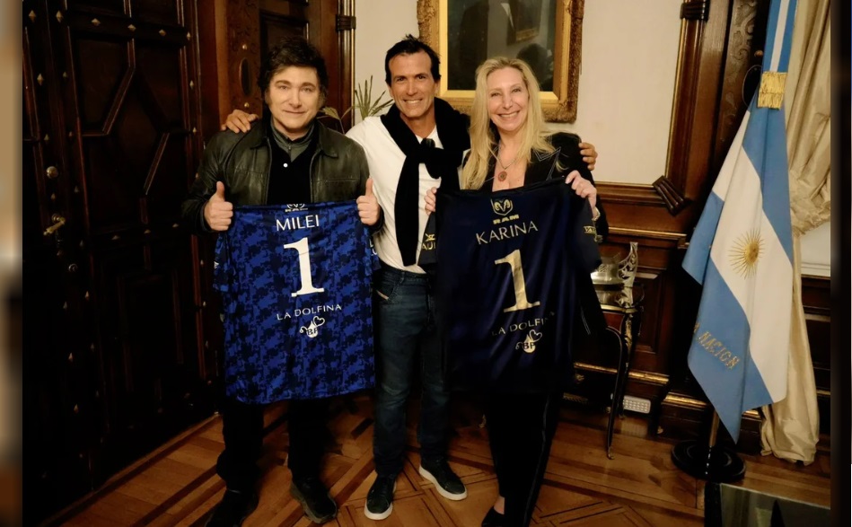 Adolfo Cambiaso junto a Javier Milei y su hermana Karina.