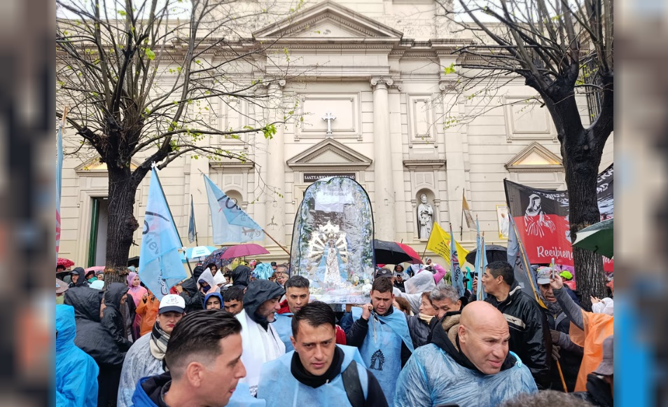 Miles de fieles iniciaron la peregrinación a Luján